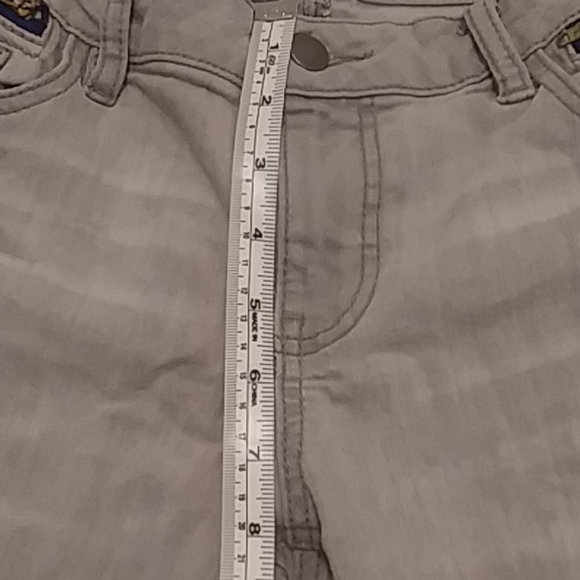 Joe Boxer Women Light Washed Capri Jeans - Picture 4 of 10